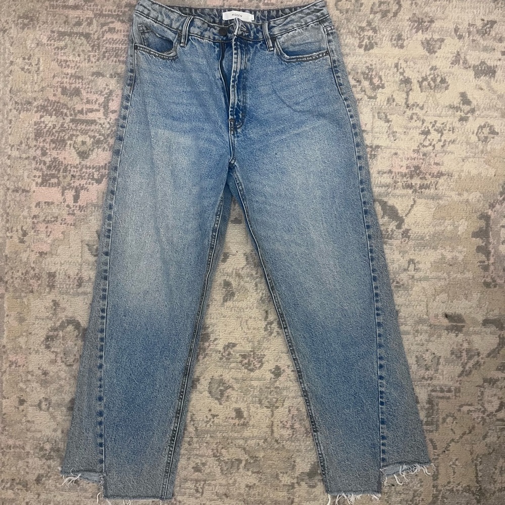 HIDDEN NWOT Medium Wash Twisted rough hem
